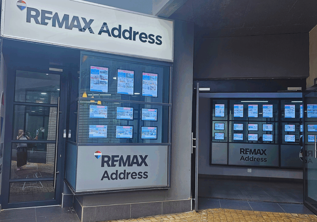 Remax Image